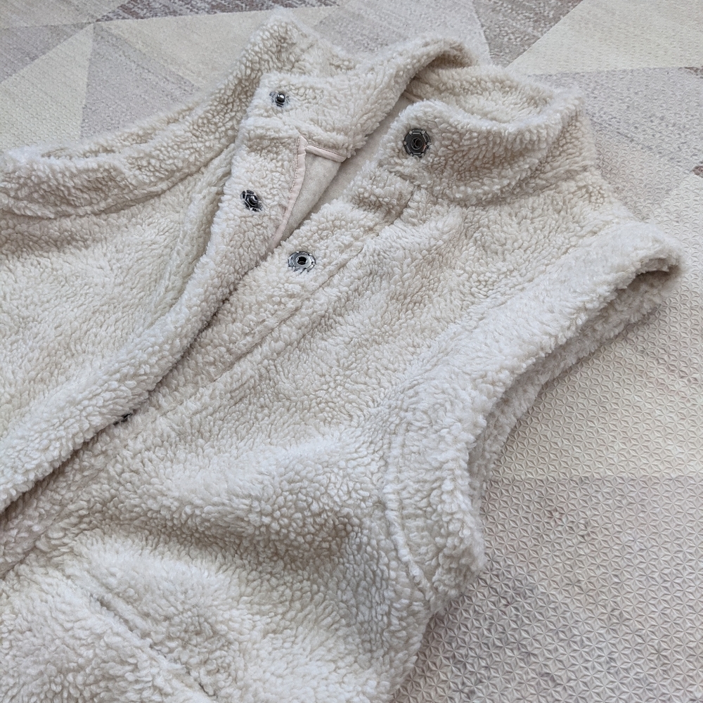 **NWOT***LONG SHEARLING VEST***BRAND NEW**